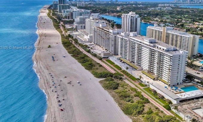 Mid Beach Condo | Spacious Beachfront Retreat,nFamily Friendly,nFree parking/Free Public Trolley
