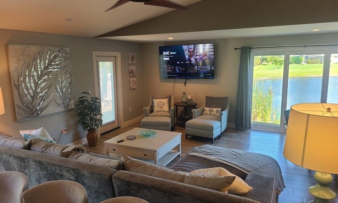 Bonita Shores House | Spacious Beautiful Private House 2.9 Mi To The Beach Publix & 20 Restaurants