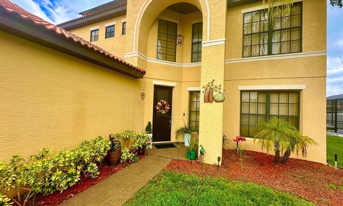 Buena Ventura Lakes House | Spacious Beautiful 5B/3B House . Close to attractions. Resort style.
