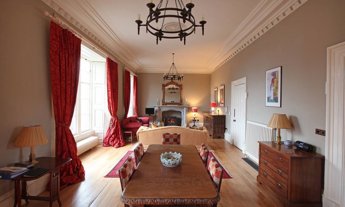 Kinghorn Apartment | Spacious Beautiful Historic Apartment on Fife coast close to Edinburgh