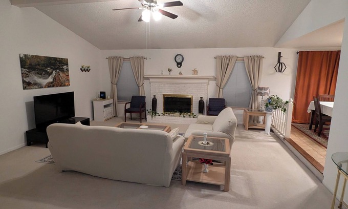 Novi House | Spacious Beautiful home in Novi