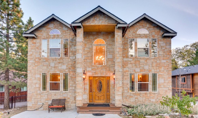 Fox Farm House | Spacious Big Bear Home w/Game Room + Hot Tub!