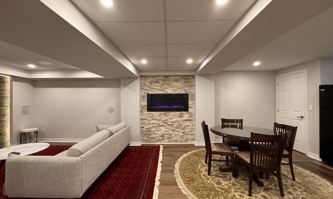 Innisfil Apartment | Spacious Bottom-Floor 2BR Suite