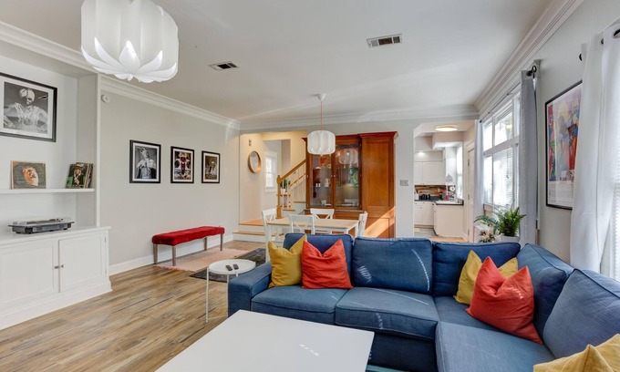 Central Gardens Cottage | Spacious & Bright Cottage in Beautiful, Safe Midtown - 2 Miles from Beale Street