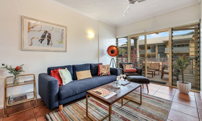 Parap Condo | Spacious+Bright Parap Markets Condo 2BR+2BA (ens)