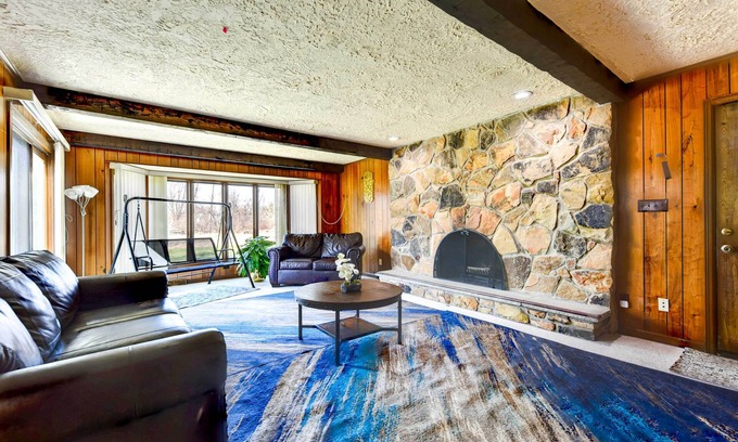 Williamsville Cottage | Spacious Buffalo Brick Home w/Backyard!