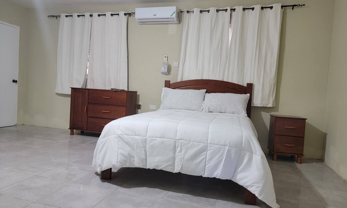 Albion House | Spacious building in delightful Montego Bay with AC, WiFi