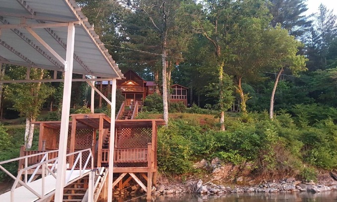 Blairsville Cabin | Spacious cabin located in the Blue Ridge Mountains on the beautiful lake Nottely