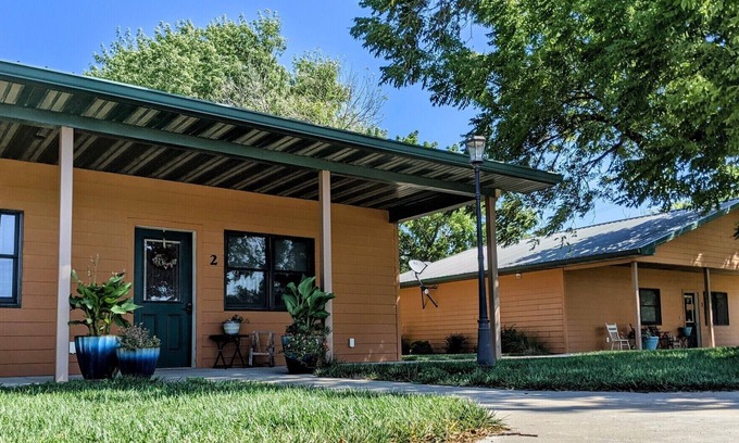 Clay County Cabin | Spacious Cabin on 40 acres