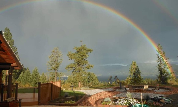 Kettle Falls House | Spacious Cabin Style House, Amazing Expansive Lake views!