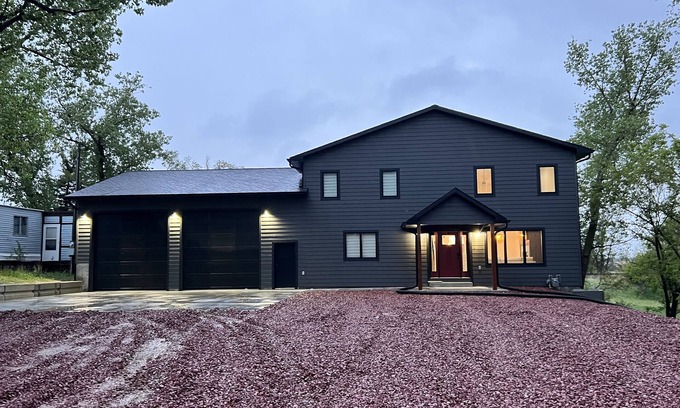 Republican City Cabin | Spacious cabin located half mile from Harlan County Lake. Sleeps 12 comfortably.