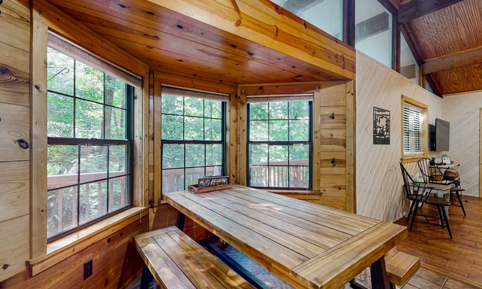 Demorest Cabin | Spacious cabin w/direct access to river & fire place, screened porch