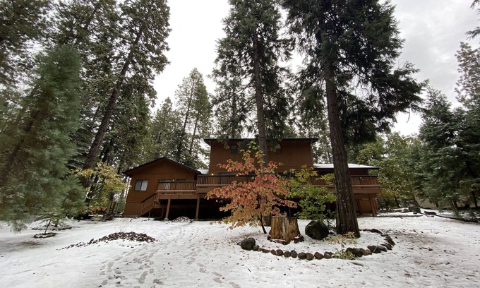 Altaville Cabin | Spacious cabin with AC, private lake, hot tub, movie room