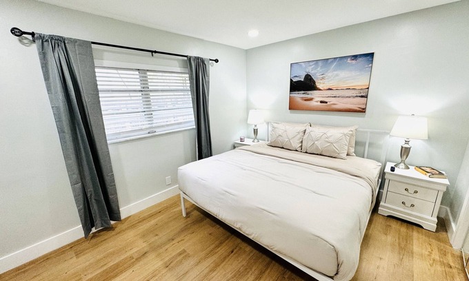 Lake Ridge Apartment | Spacious & Central 1BR APT W/Shared Pool & Garden
