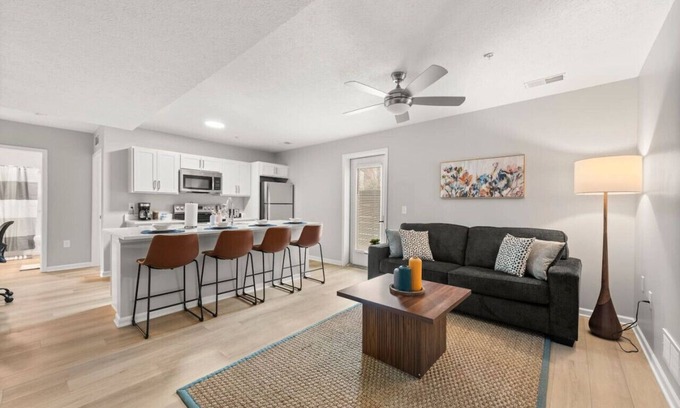 University Circle Apartment | Spacious & Central | 2 Bedroom | CLE Clinic