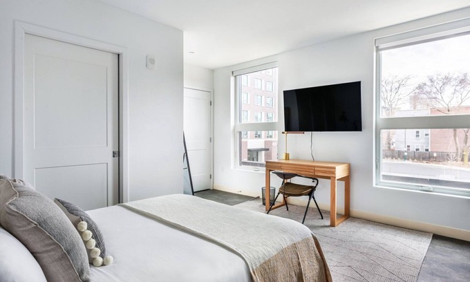 Central Square Apartment | Spacious Central Square Studio w/Doorman, near T Stop, by Blueground