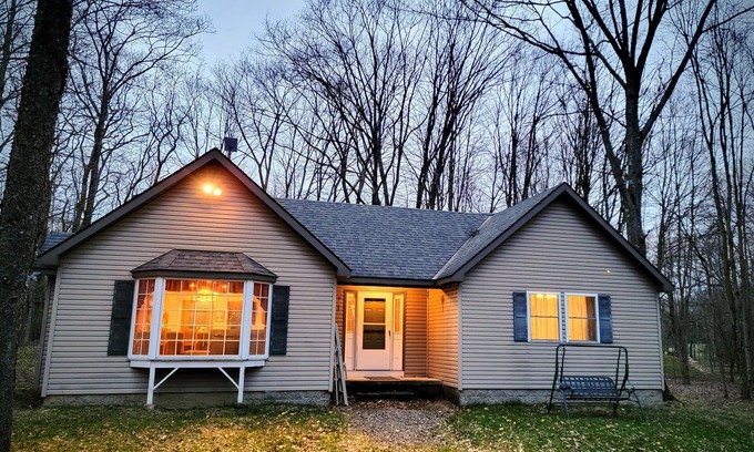 Russell Cottage | Spacious centrally located cottage near the Allegheny Reservoir and golf courses