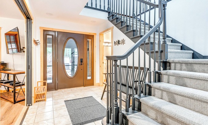Waupaca House | Spacious Chain O' Lakes Retreat w/Deck & Fire Pit