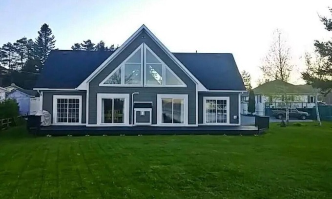Humber Valley House | Spacious Chalet on Breathtaking Humber River