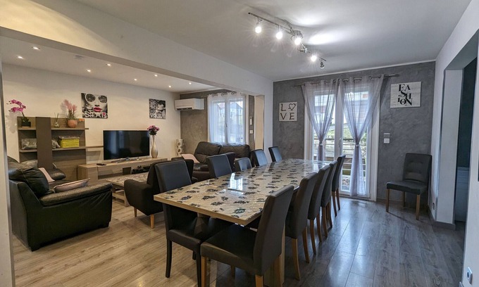 Ramonchamp Cottage | Spacious chalet with sauna, spa, and foosball, near ski resorts