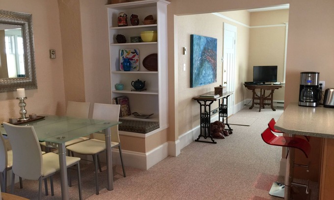 Oaklands Apartment | Spacious character on the Kings Road Greenway