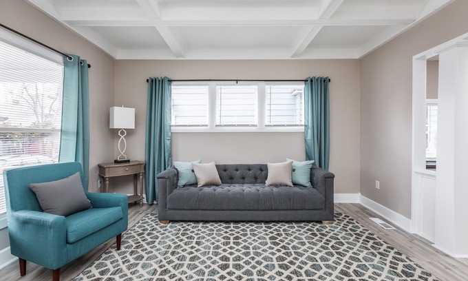 Near Eastside House | Spacious & Cheery -Family Friendly - 5min to downtown