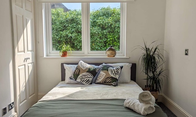 Herne Hill Apartment | Spacious City Hide-Away - Sleeps 6 - Ideal for getting around Central London.