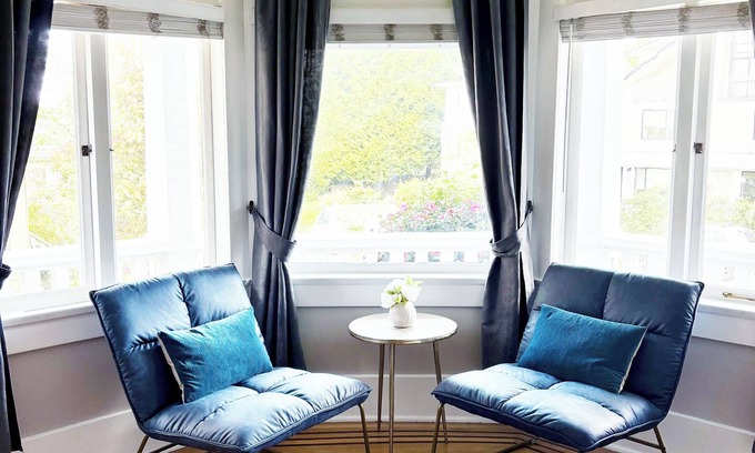 Kitsilano House | Spacious Classic 2BR - Kits Beach Sunsets & Seawall
