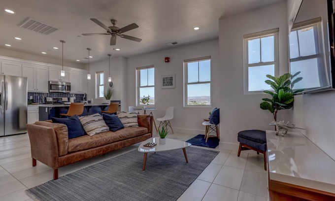 St. George Cottage | Spacious | Clean | Get-a-way for two! | Sky