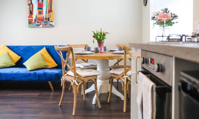 Wheatley House | Spacious & Clean House, sleeps 3 parking 2cars, Headington, Oxford, near A40&M40