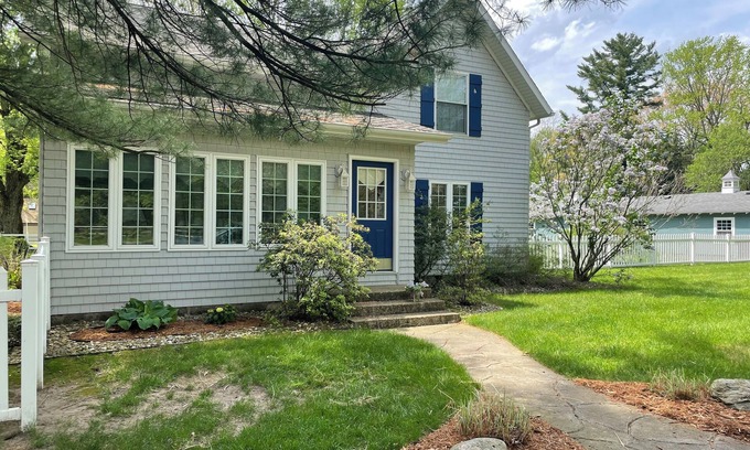 Clear Lake Cottage | Spacious Clear Lake Retreat with private yard and great sandy beach.