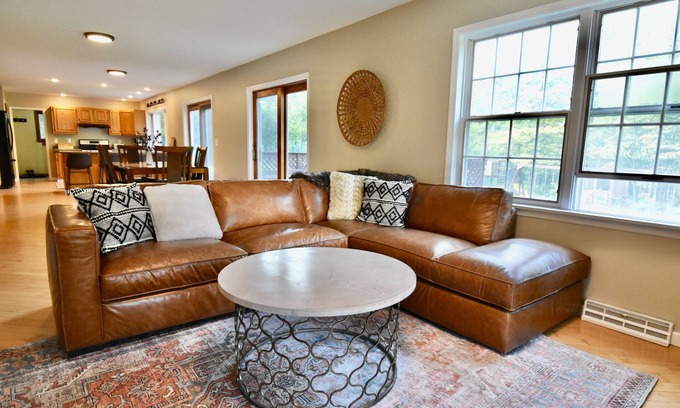 East Haven  Rutland County House | Spacious, comfortable home, close to Killington and Pico. Sleeps 8.