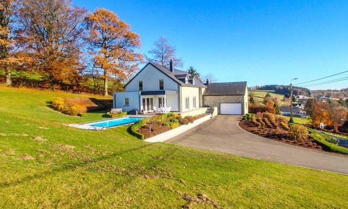 Walk House | Spacious comfortable villa in quiet with heated pool