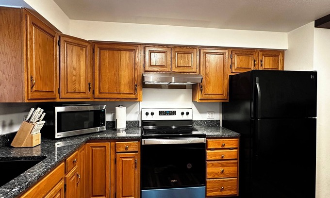 Russian Jack Park Apartment | Spacious & comfy apt near JBER