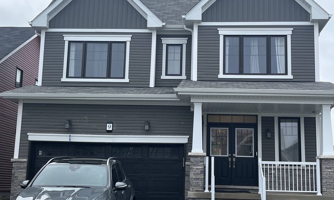 Niagara Falls House | Spacious ,comfy house less than 15 mins drive to Niagara Falls and Outlet Mall.