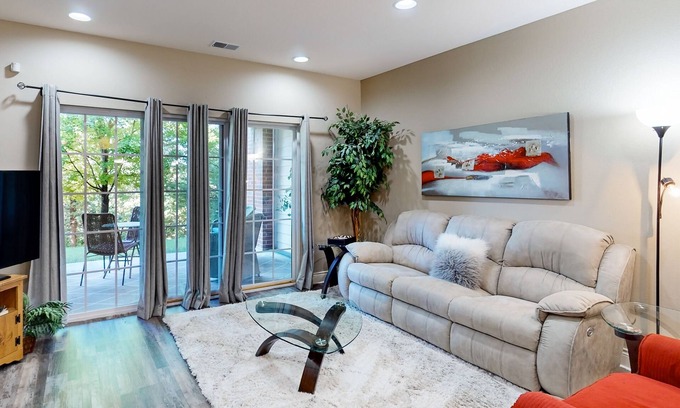 Branson Condo | Spacious condo close to SDC and center of city w/patio, jetted tub and pool