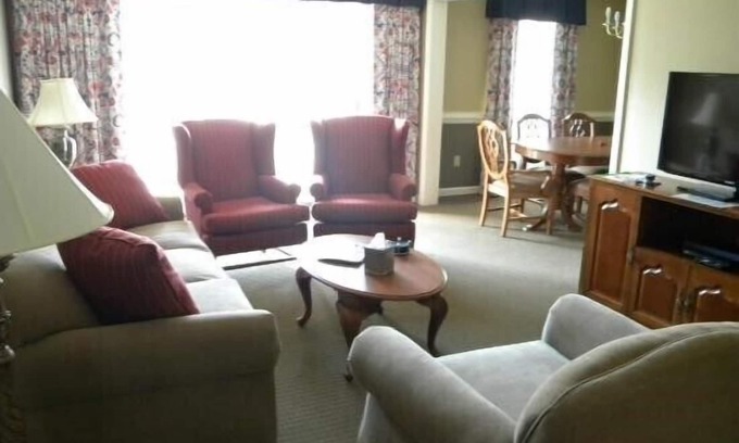 Williamsburg Condo | Spacious condo in a Williamsburg Resort, Please email first with question