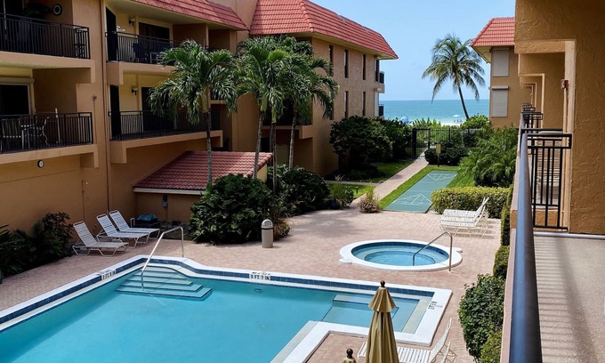 Holmes Beach Condo | Spacious Condo on the Beach