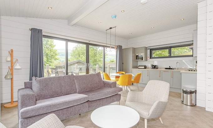 Aysgarth Ski Chalet | Spacious contemporary lodge with one double with en suite shower and one twin.