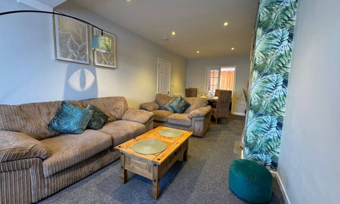 Swindon House | Spacious Contractor Accommodation