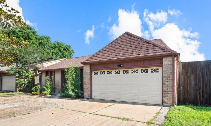 Meadows Place House | Spacious/ Convenient/Relaxing 4-BR Home near Houston, Sugar Land & Stafford