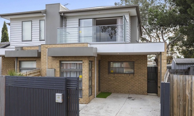 Corio House | Spacious Corio Townhouse Near Ferry & Waterfront