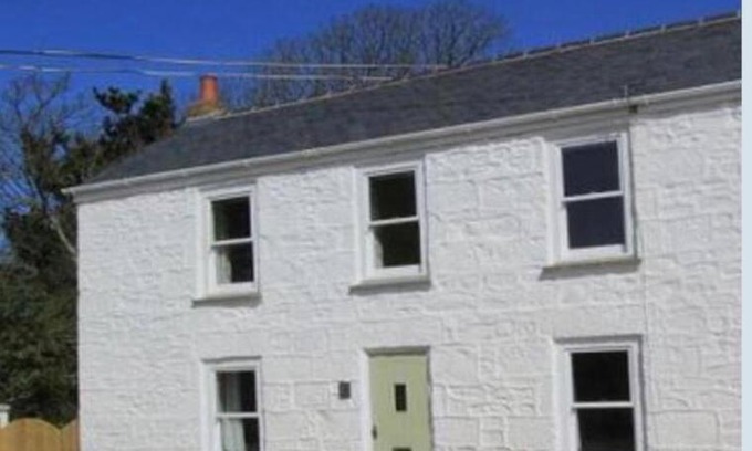 Saint Erth Praze House | Spacious cosy family home