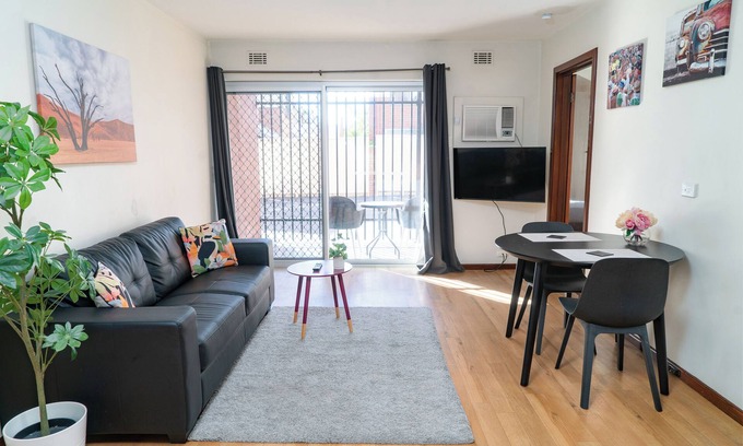 Rivervale Apartment | Spacious & Cosy Self-contained Apartment