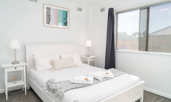 Perth Apartment | Spacious & Cosy Self-Contained 2 Bedroom Apartment
