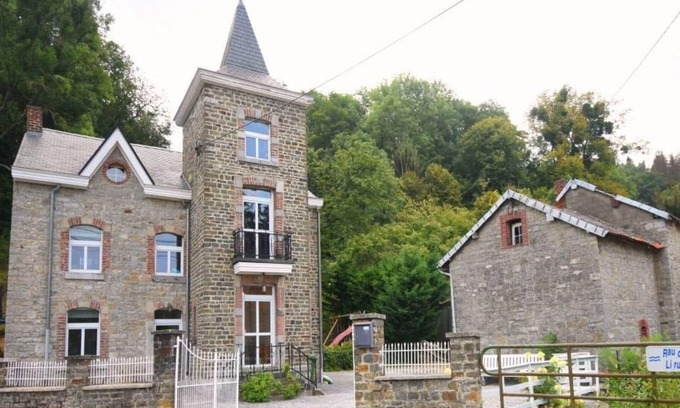 Harze Cottage | Spacious Cottage in Harzé with Garden and Barbecue