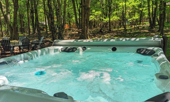Briar Crest Woods Cottage | Spacious Cottage in lake community W/Hot tub
