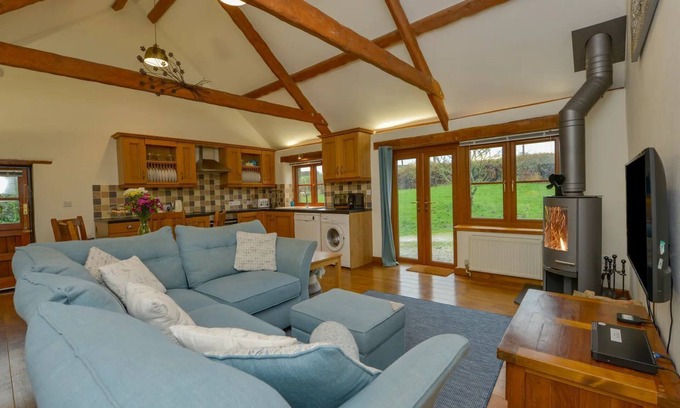 Pelynt Cottage | Spacious cottage in quiet 2 acre gardens near coast & country Hook Cottage