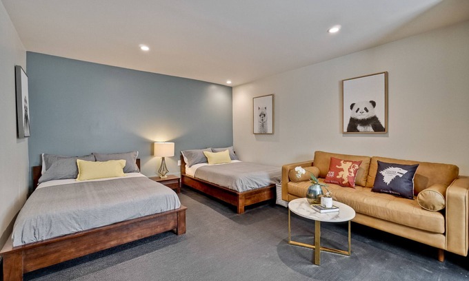 Crescent Park Cottage | Spacious cottage near Stanford with AC