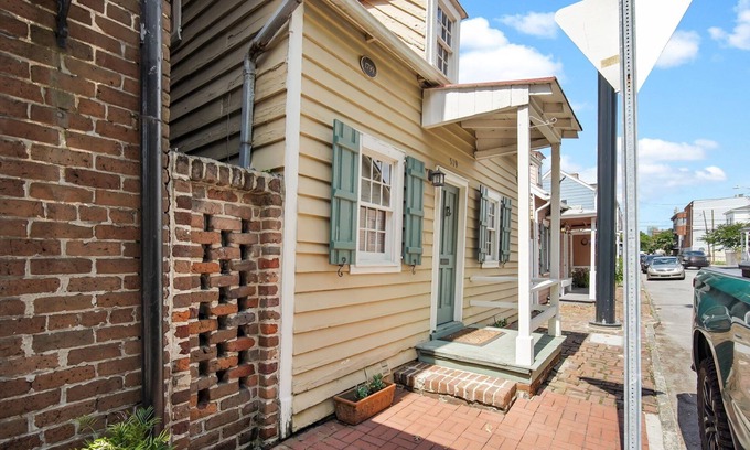 Historic District - North House | Spacious Cottage w/Amazing Outdoor Space + Parking by Lucky Savannah